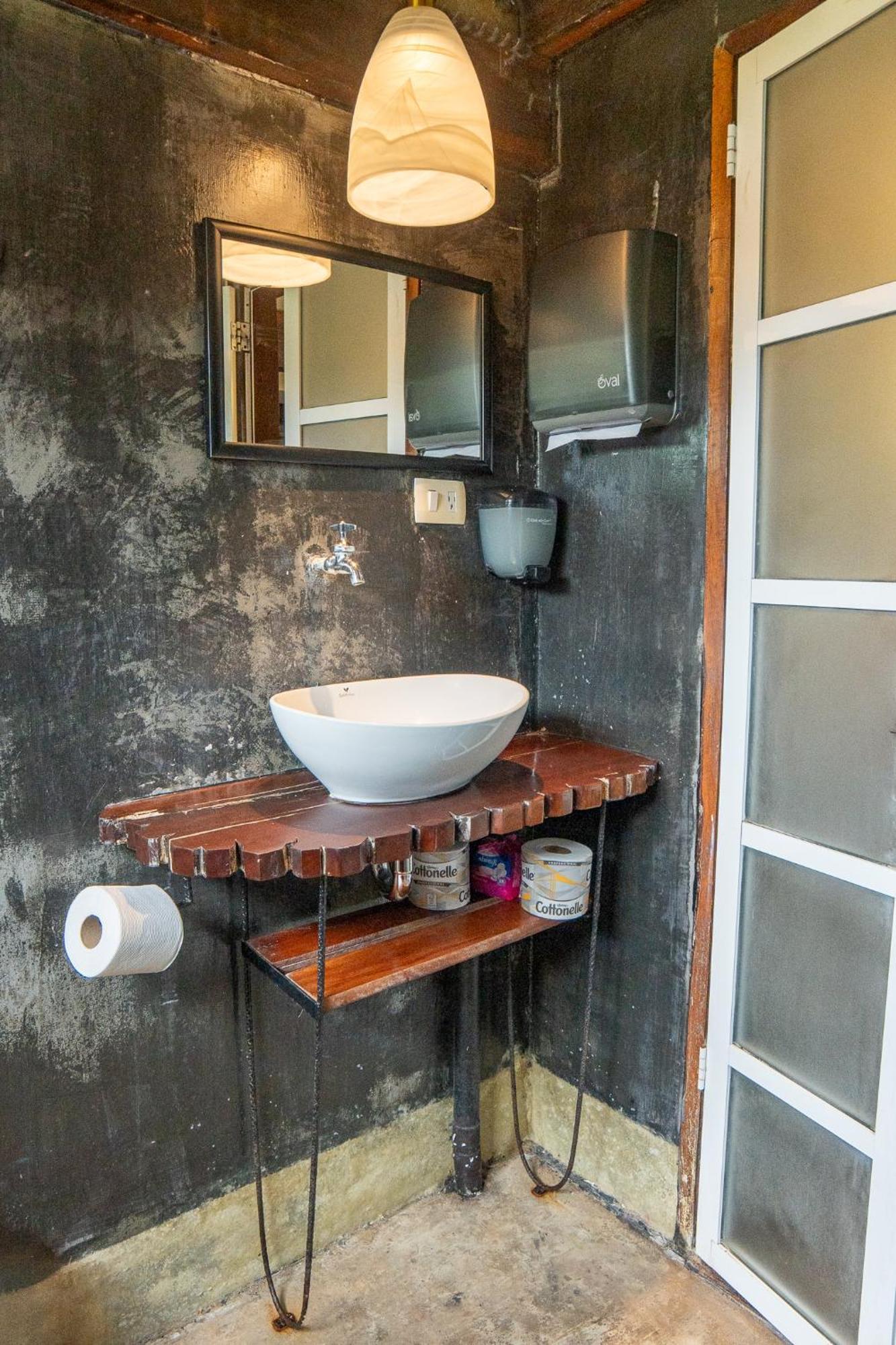 Hostal The Yak House - *