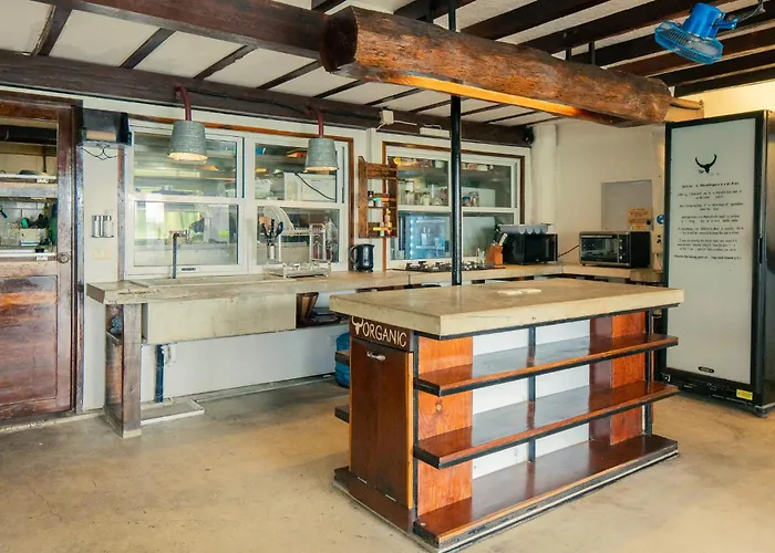 The Yak Lake House - Hostal